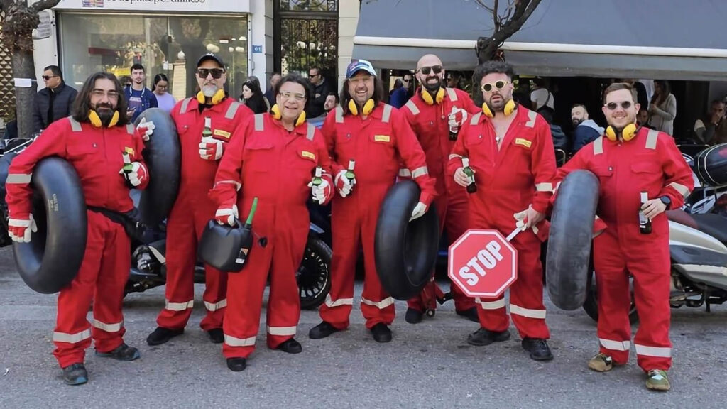 Τρελό Pit stop σε ΙΧ στο Αίγιο. Μοναδικές καρναβαλικές στιγμές – video
