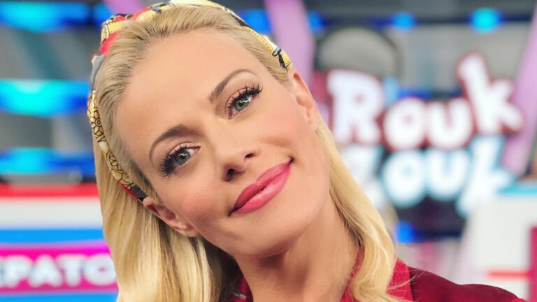 Ζέτα Μακρυπούλια: 5 Monochromatic Looks με κόκκινο για να αντιγράψετε 1 Ζέτα Μακρυπούλια