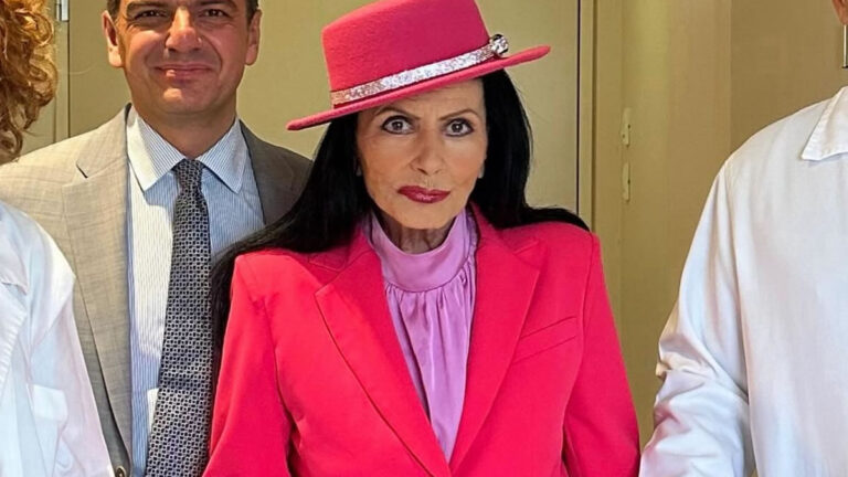 Ζωζώ Σαπουντζάκη: Ξανά στο νοσοκομείο. Τι συμβαίνει με την υγεία της 1 Πόσο χρονών είναι η Ζωζώ Σαπουντζάκη;