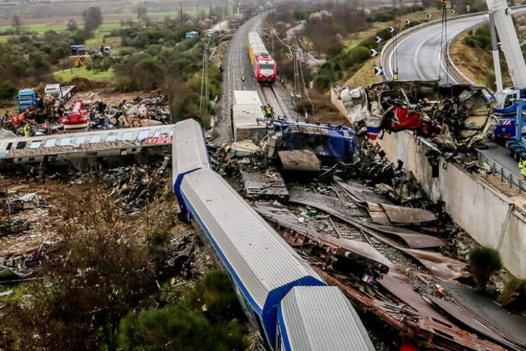 Εμπαιγμός προς τις οικογένειες: Οργή για την απόρριψη μήνυσης για τα Τέμπη 1 empaigmos pros tis oikogeneies orgi gia tin aporripsi minysis gia ta tempi