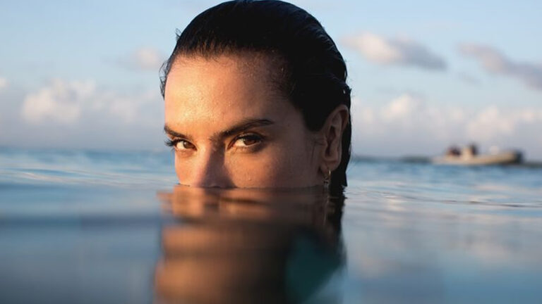 i alessandra ambrosio mageyei me tin apsogi siloyeta tis stis mpachames fotografies