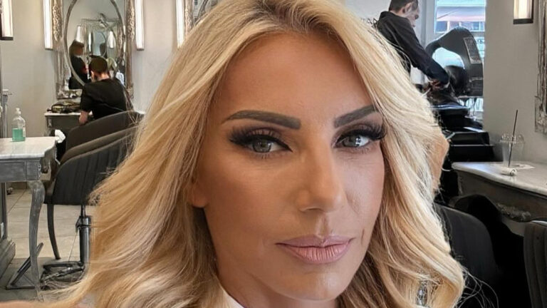 i elena tsavalia ta spaei sto instagram me to kormi tis