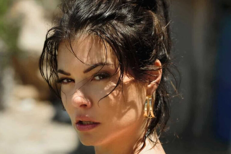 Η Μαρία Κορινθίου σε ολόσωμn εμφάνιση με μαγιό που θα σας «κολάσει» 1 i maria korinthioy se olosomn emfanisi poy tha sas kolasei