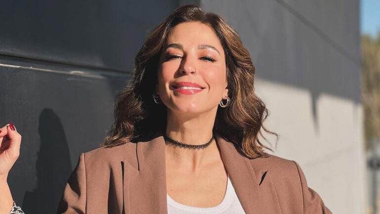 Κατερίνα Παπουτσάκη: Στο μπαλκόνι του σπιτιού της μας δείχνει το γατάκι της! 1 katerina papoytsaki sto mpalkoni toy spitioy tis mas deichnei to gataki tis