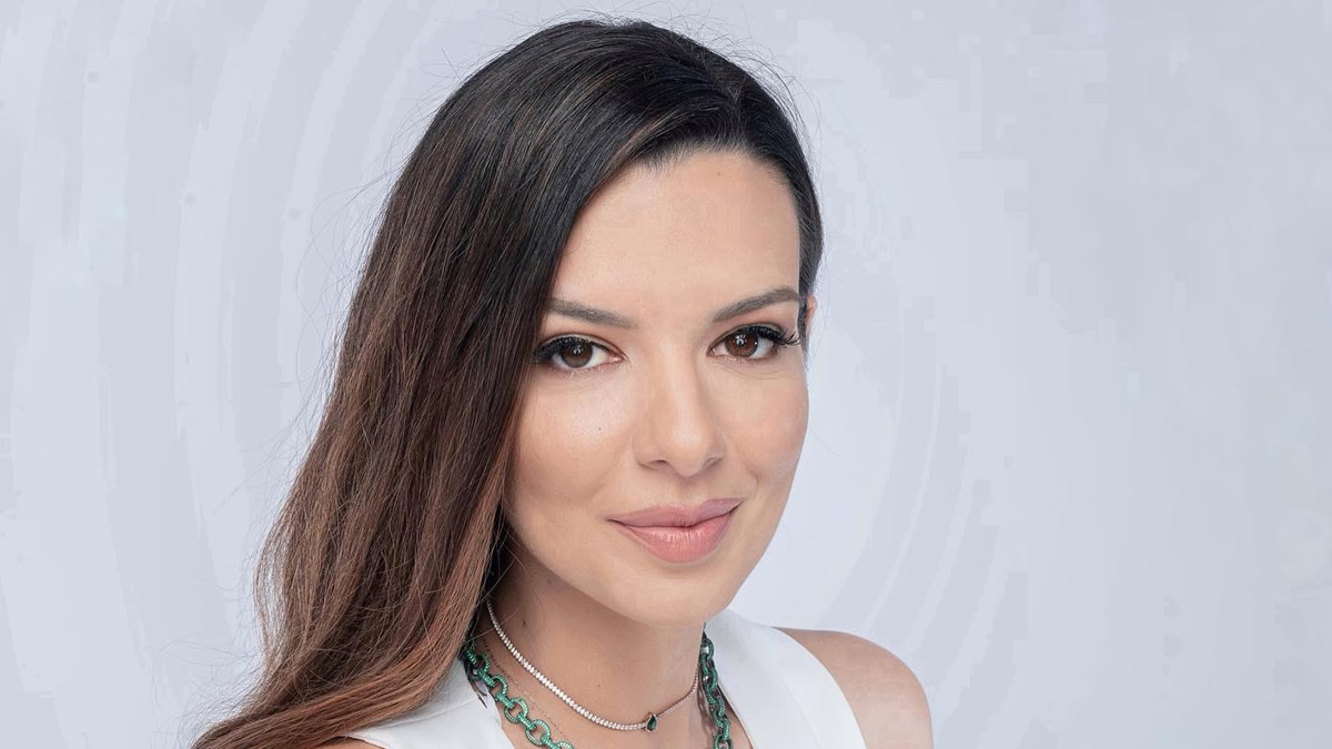 nikoletta ralli ta scholia kai ta likes epesan vrochi stin kalokairini tis anartisi