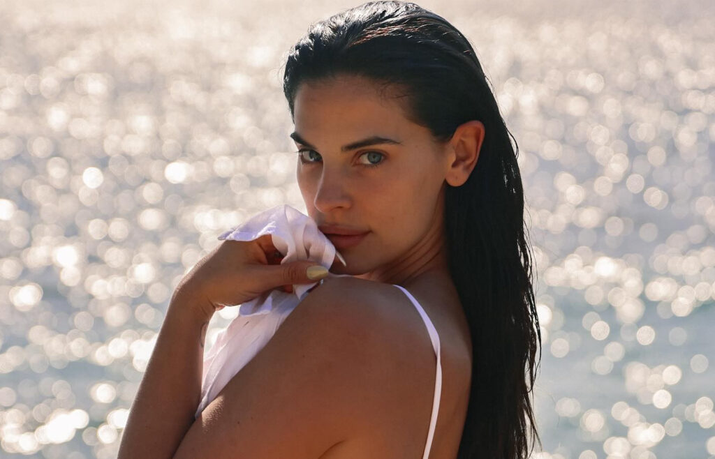 Οι 5 unique φωτογραφίες της Χριστίνας Μπόμπα «απάντηση» στους «haters» 1 Η Χριστίνα Μπόμπα έδωσε την κατάλληλη απάντηση σε όλους αυτούς τους «haters», χωρίς λόγια, αλλά με 5 μοναδικές φωτογραφίες της