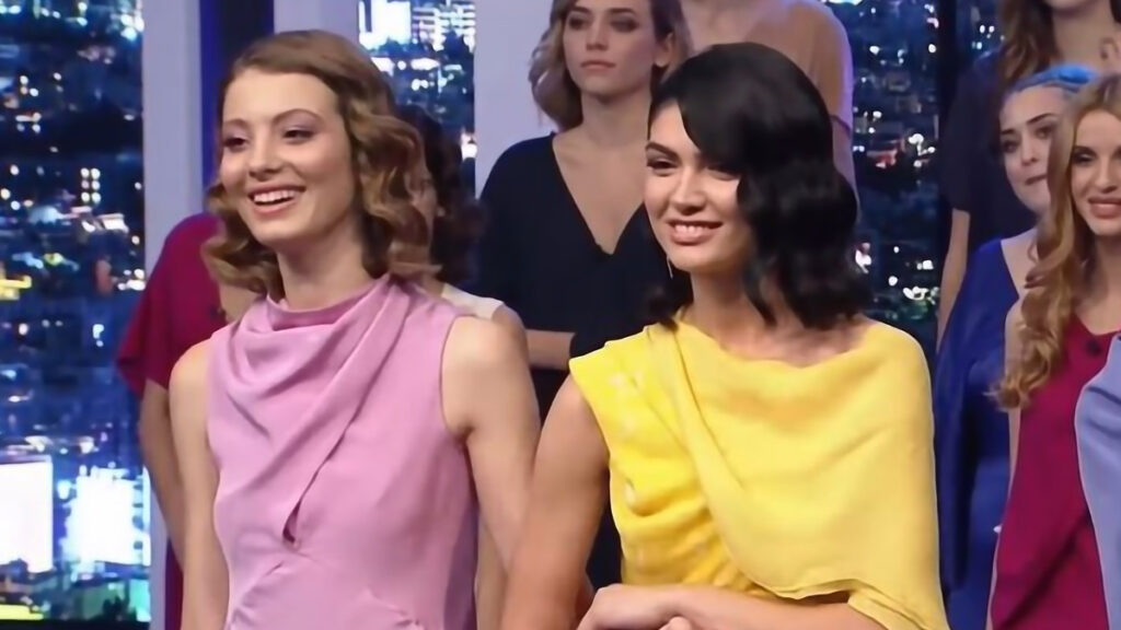 otan i anna maria iliadoy kai i keisi mizioy apo to gntm antallassan filia sti paralia