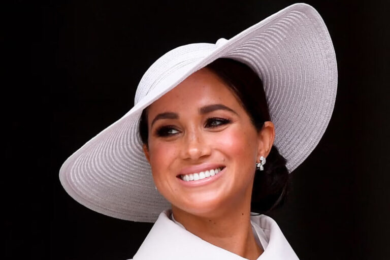 Ποιος πληρώνει για τα ρούχα της Μέγκαν Μαρκλ; 1 Ποιος πληρώνει για τα ρούχα της Μέγκαν Μαρκλ;