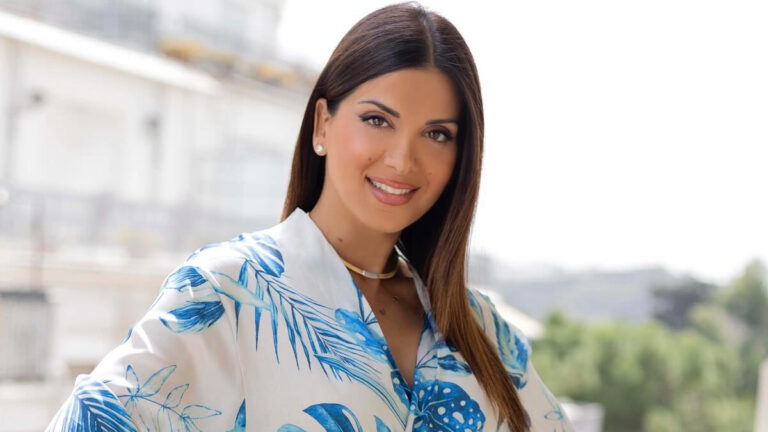 Σταματίνα Τσιμτσιλή: Έσκυψε στο πλάι και άφησε να φανεί ξεκάθαρα... 1 stamatina tsimtsili eskypse sto plai kai afise na fanei xekathara