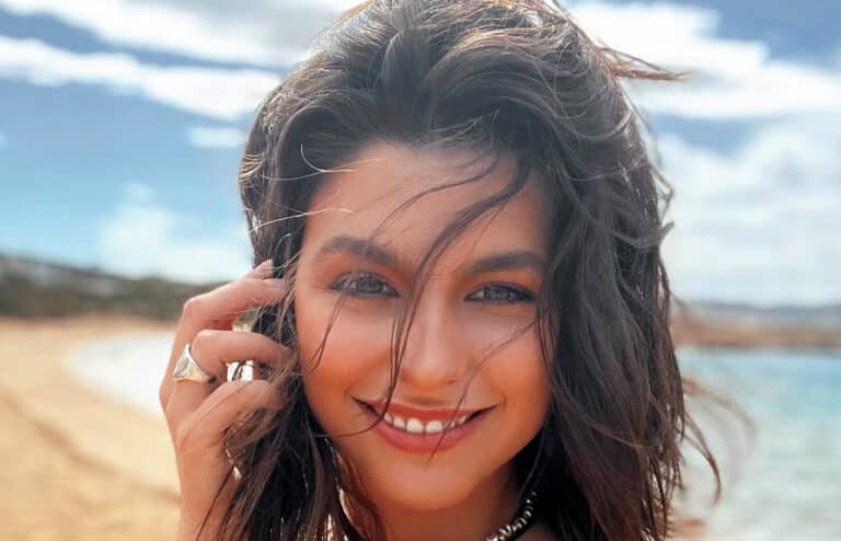 Δανάη Παππά: Θέλοντας και μη θα την ερωτευτείς! Η ηθοποιός του Σασμού εντυπωσιάζει στην Πάρο! 1 Η Δανάη Παππά περνάει τις διακοπές του Πάσχα στην Πάρο και μαγεύει με τις φωτογραφίες της. Δείτε την ηθοποιό του Σασμού σε καλοκαιρινή διάθεση!