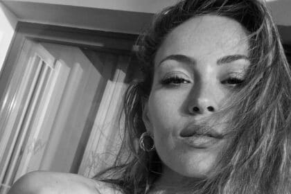 Η Δώρα Παντέλη συνδύασε δουλειά και διακοπές στο Costa Navarino, μαγεύοντας με τις ασπρόμαυρες φωτογραφίες της στα social media.