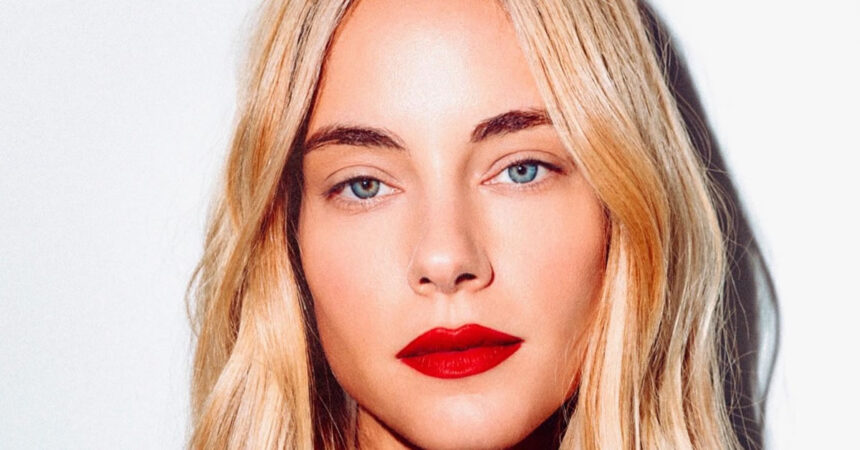 i doykissa soy deichnei to magio poy tha forethe