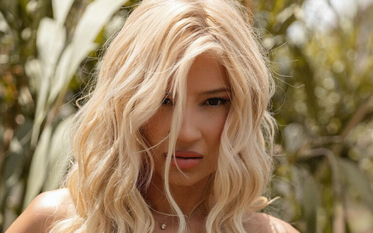 Η Φαίη Σκορδά αναστατώνει το πλατό με το καλλίγραμμο κορμί της – Δείτε το βίντεο που έγινε viral! 1 i faii skorda anastatonei to plato