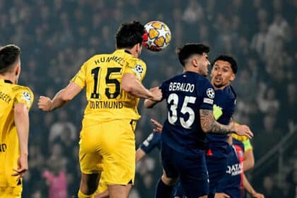 Η Μπορούσια Ντόρτμουντ νίκησε 1-0 την Παρί Σεν Ζερμέν και προκρίθηκε στον τελικό του Champions League. Ο Χούμελς με "χρυσό" γκολ στο 50ό λεπτό έγραψε ιστορία.