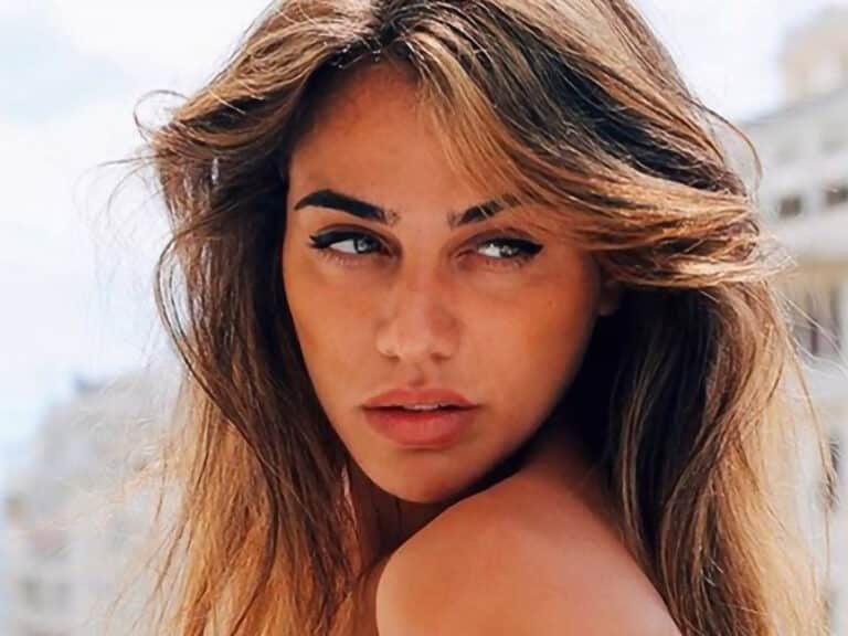 Καλλιτεχνική σύμπραξη: Ο Σπύρος Χατζηαγγελάκης φωτογραφίζει την Κόνι Μεταξά και αναστατώνει το Instagram 1 Η Κόνι Μεταξά ποζάρει με καλλιτεχνικό τρόπο για τον φωτογραφικό φακό του Σπύρου Χατζηαγγελάκη, δημιουργώντας μια εξαιρετική φωτογραφία