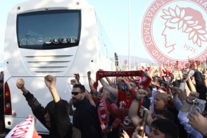 o olympiakos ekane tin tin eyropi na paramilaei tin eyropi vinteo apo to aerodromio