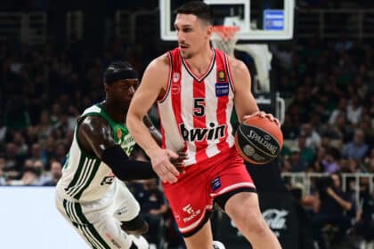 Ο Γιαννούλης Λαρεντζάκης χάνει και το Game 5 με την Μπαρτσελόνα λόγω του τραυματισμού που έχει στο πόδι.