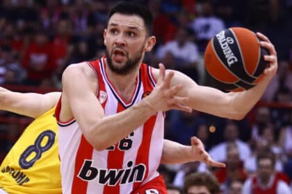 olympiakos mpartselona pos o mpartzokas xypnise dyo thiria kai tromokratise tin ispania