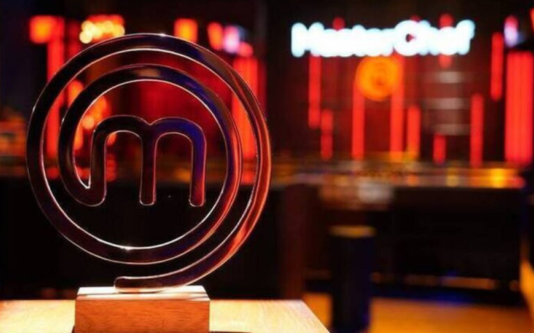 Ποιος κριτής του MasterChef χωρίζει; Τι αναφέρουν οι πληροφορίες; 1 Έντονες φήμες χωρισμού για τον Λεωνίδα Κουτσόπουλο και τη Χρύσα Μιχαλοπούλου. Τι αποκάλυψε η Τζώρτζια Συρίχα στην εκπομπή "Επί τόπου";