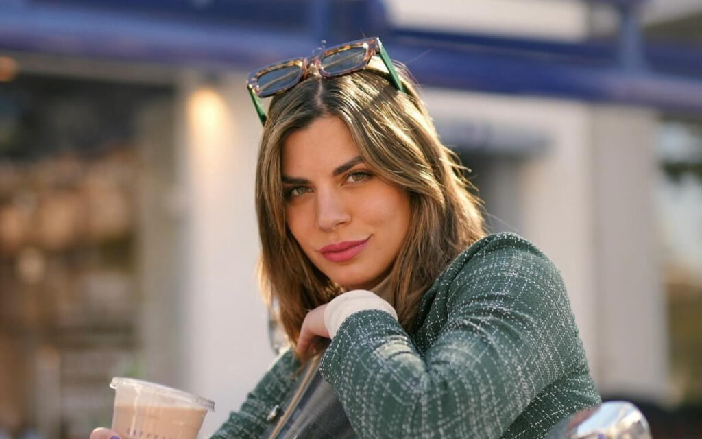 Η Νο1 Survivor Star Σταυρούλα Χρυσαειδή σε εμφάνιση φωτιά με μαγιό στο τζακούζι! 1 survivor star i stayroyla chrysaeidi se emfanisi