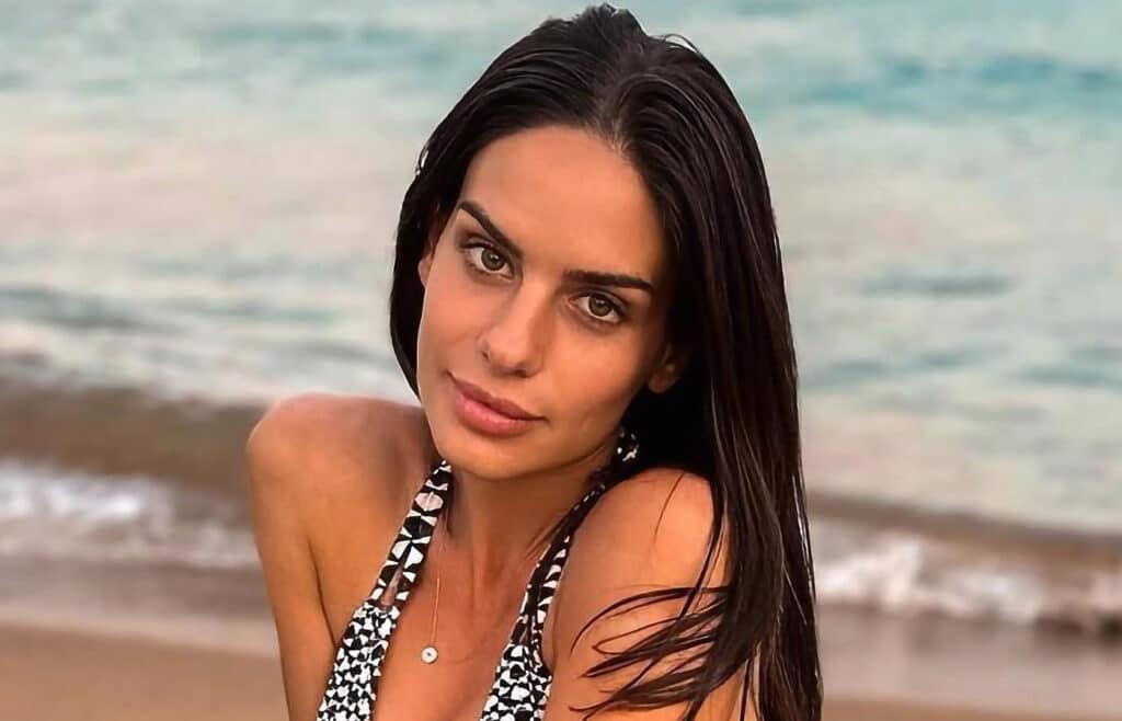 Το κόκκινο μαγιό της Σοφίας Φύρρου μαγνητίζει τα βλέμματα 1 to kokkino magio tis sofias fyrroy magnitizei ta vlemmata