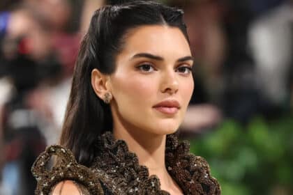 Η Kendall Jenner έκλεψε τις εντυπώσεις στο Met Gala 2024 με vintage τουαλέτα Givenchy και εντυπωσιακές, αποκαλυπτικές λεπτομέρειες.