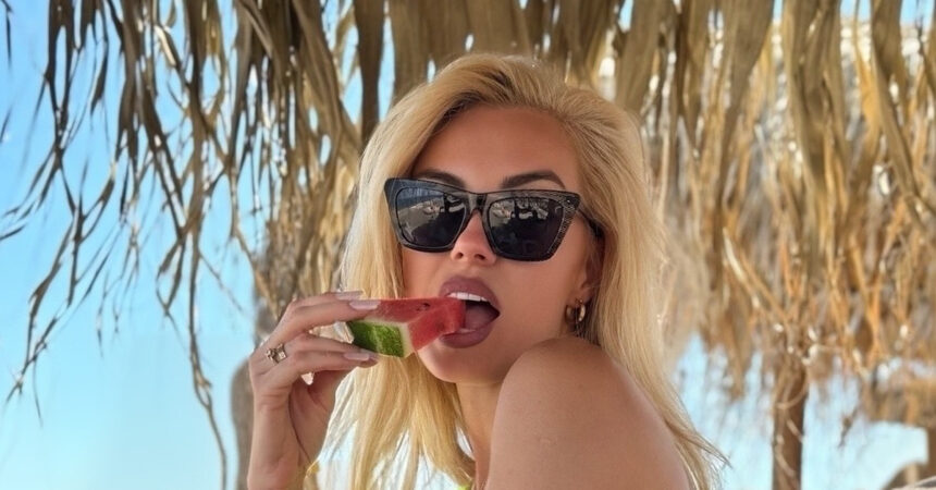 i kalokairini emfanisi tis julia nova poy anasta