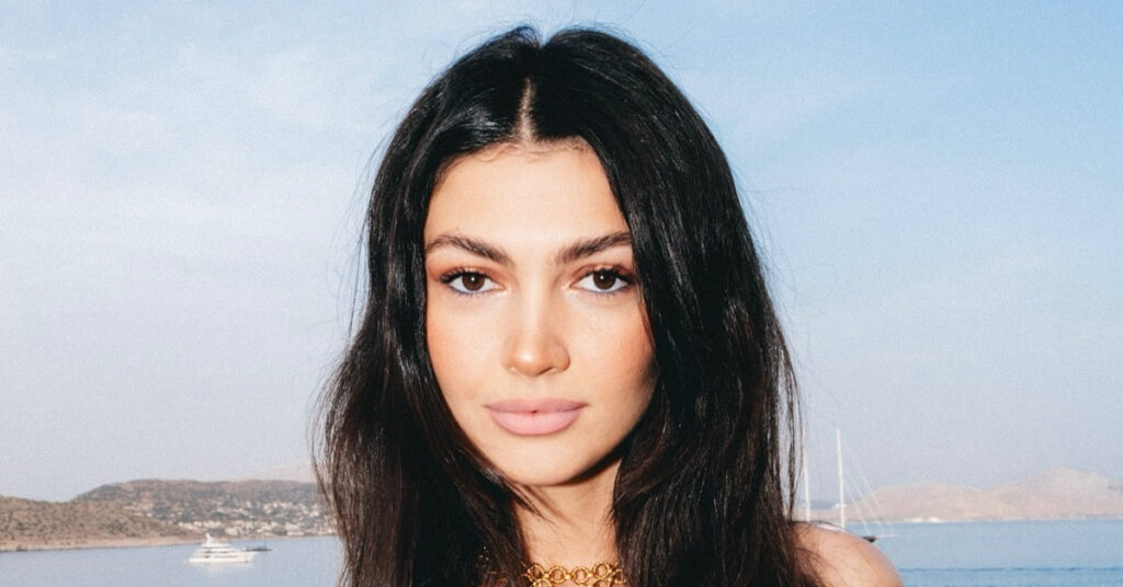 i keisi mizioy lampei kai zei ti stigmi anastato