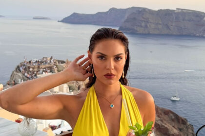 i vrisiida andriotoy anavei foties sti santorini