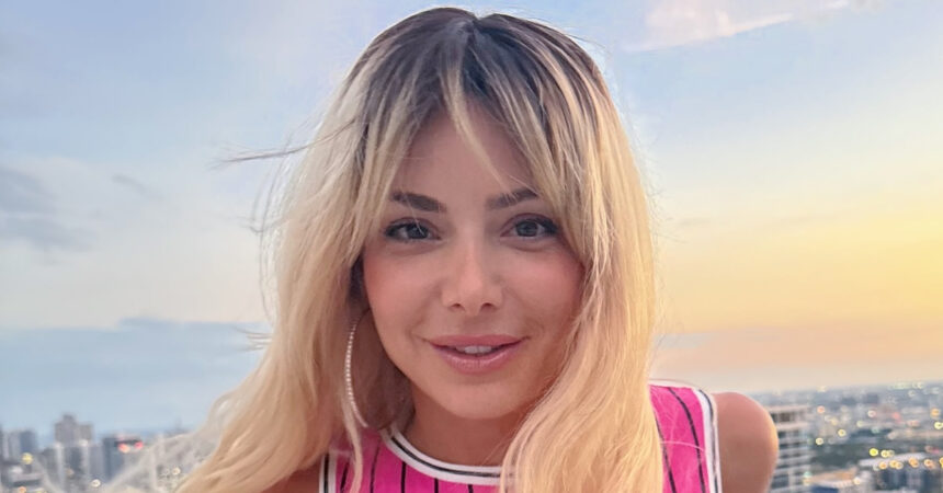 i zozefin katakta tin times square me ekriktiki