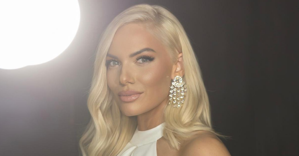 Ιωάννα Μαλέσκου: Μαγεύει τα πλήθη με το άσπρο φόρεμά της! 1 ioanna maleskoy mageyei ta plithi me to aspro fo.fw