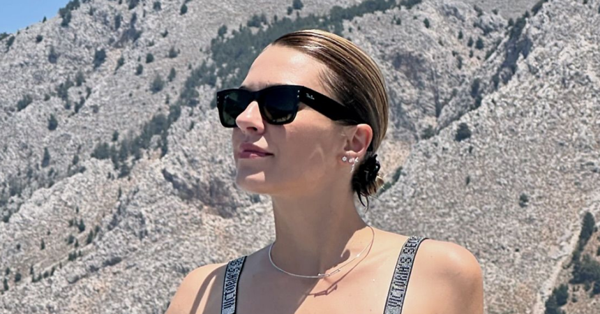 katia tarampanko anadeiknyei tis teleies kampyle.fw