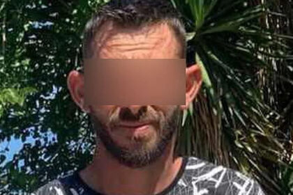 sok ston pyrgo aytos einai o theios tis 11chroni