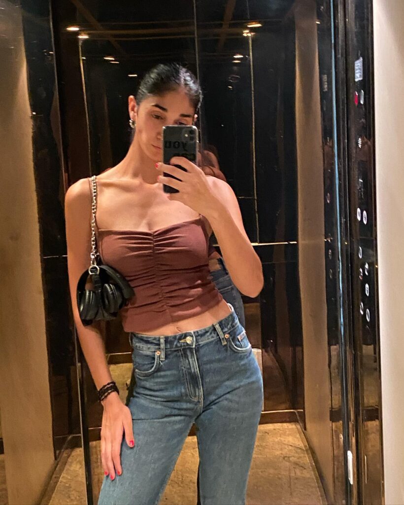 Photo by &Pi;&alpha;&rho;&alpha;&sigma;&kappa;&epsilon;&upsilon;ή &Kappa;&epsilon;&rho;&alpha;&sigma;&iota;ώ&tau;&eta; on July 20 2024. May be a selfie of 1 person