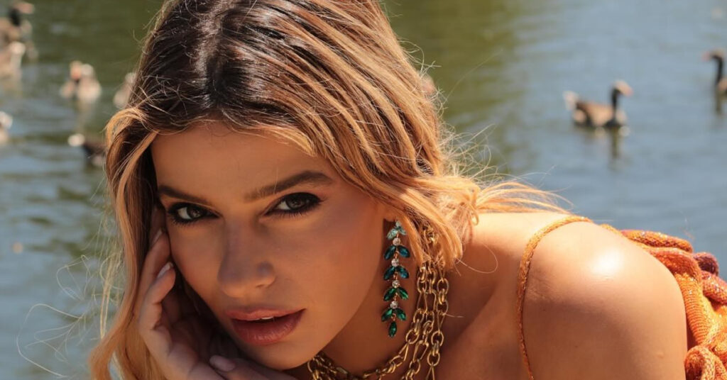 charitini iliadoy sta vrachia toples mas deichne