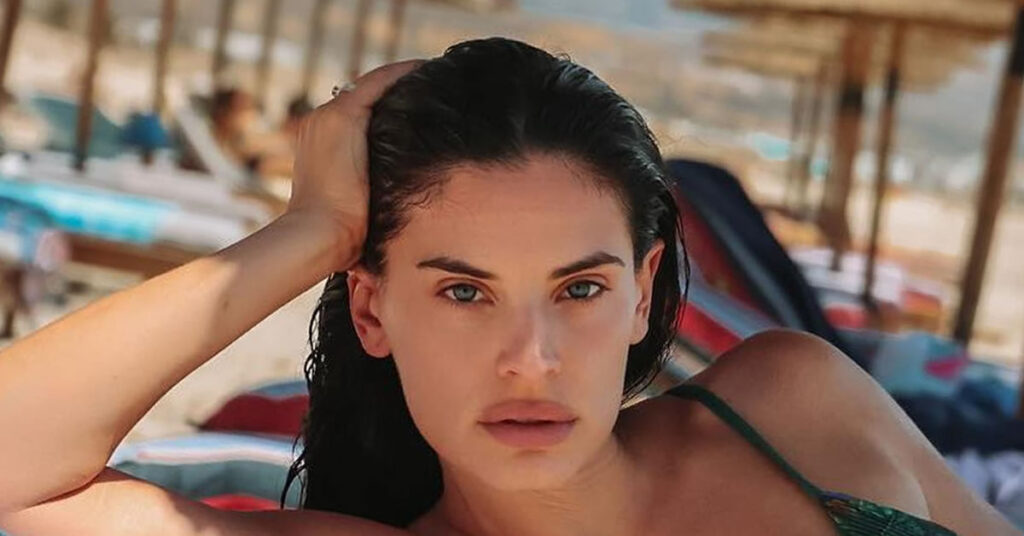 christina mpompa pozarei sti paralia me to pio e 1