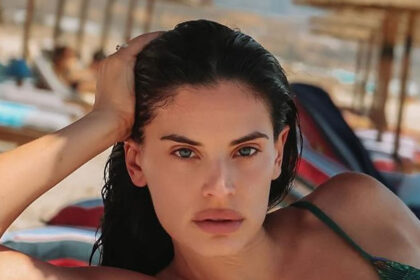christina mpompa pozarei sti paralia me to pio e 1