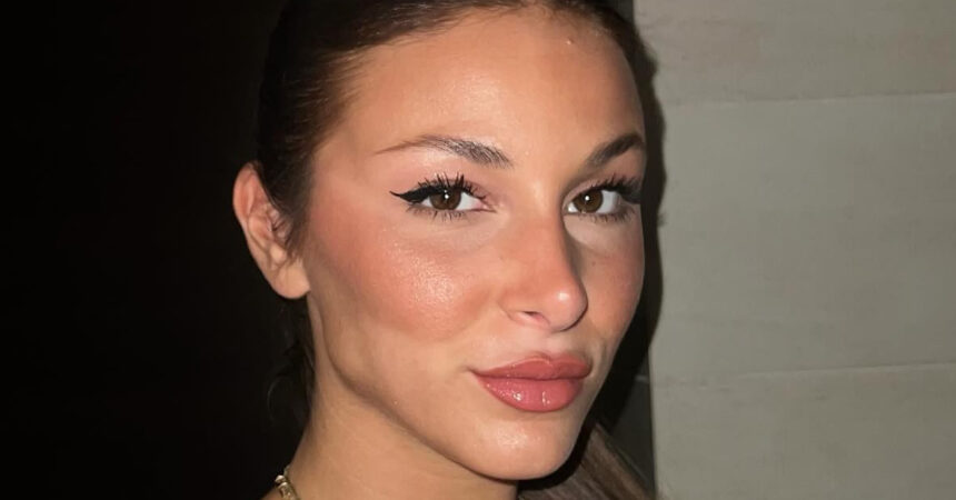 Χρύσα Χατζηγεωργίου: Ποζάρει με το baby doll της και το φιογκάκι της αναστενάζει! 1 chrysa chatzigeorgioy pozarei me to baby doll