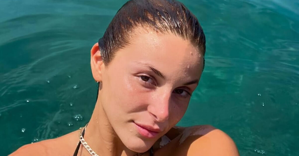 Χρύσα Χατζηγεωργίου: Υγρό πυρ! Ποζάρει και αναστατώνει με το μαγιό της 1 chrysa chatzigeorgioy ygro pyr pozarei kai anast