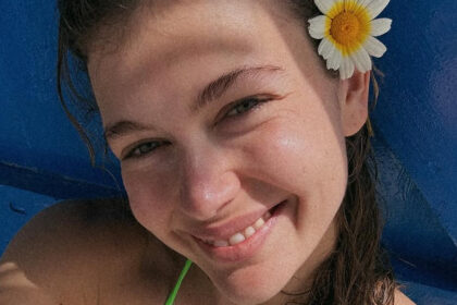 den tha pistepsete ti kanei i klelia andriolatoy