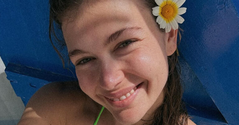 den tha pistepsete ti kanei i klelia andriolatoy