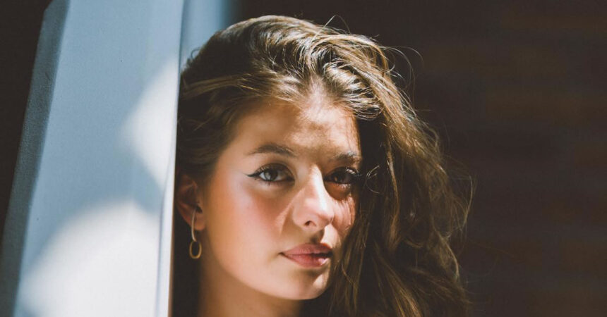 eyi daeli apo tin fifi tis mikris othonis sti di