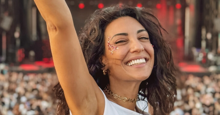 i eygenia samara anastatonei tis paralies