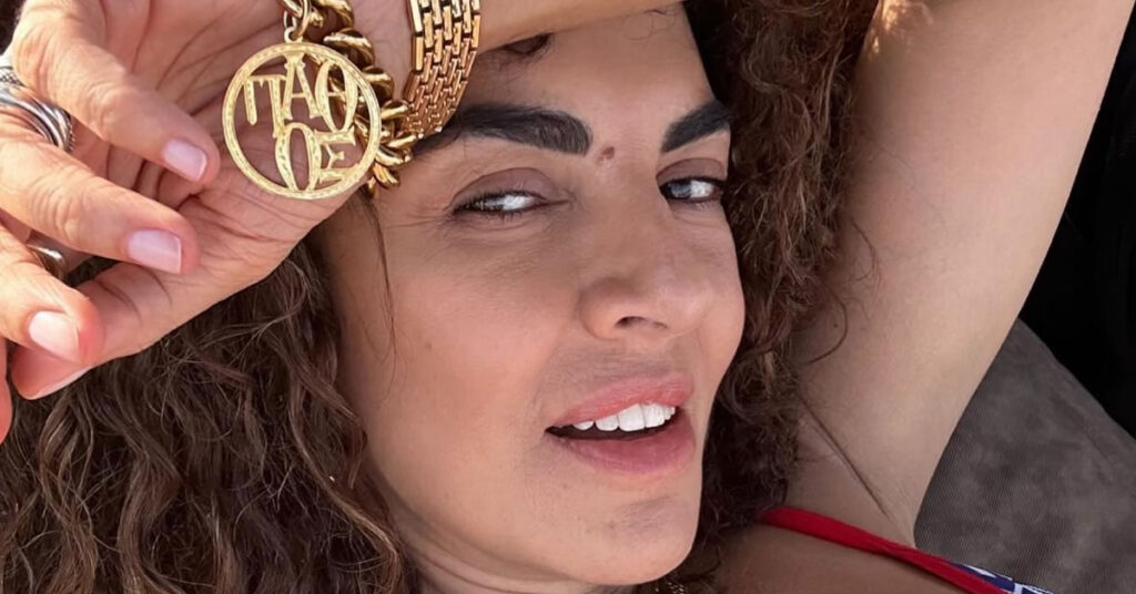 Η Μαρία Σολωμού μας μαγεύει με το εκθαμβωτικό της σώμα στη Σαντορίνη! 1 i maria solomoy mas mageyei me to ekthamvotiko t