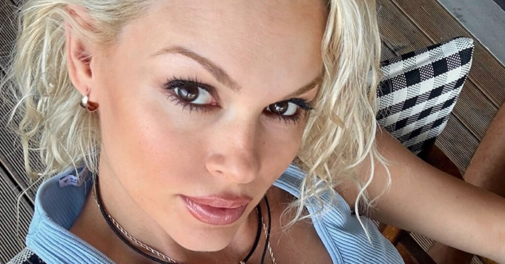 Η νέα μανούλα Βίκυ Κάβουρα εντυπωσιάζει με την επιστροφή της! 1 i nea manoyla viky kavoyra entyposiazei