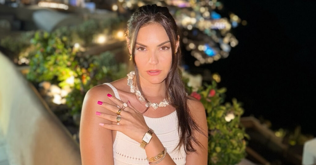 Η Βρισηίδα Ανδριώτου σε εντυπωσιακές πόζες με μια πετσέτα! Κοπελιά πετα την...να τελειωνουμε 1 i vrisiida andriotoy se entyposiakes pozes