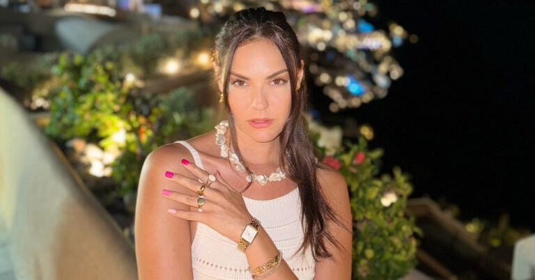 Η Βρισηίδα Ανδριώτου σε εντυπωσιακές πόζες με μια πετσέτα! Κοπελιά πετα την...να τελειωνουμε 1 i vrisiida andriotoy se entyposiakes pozes