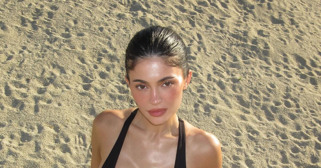 kylie jenner pozarei stin ammo kai anadeiknyei t