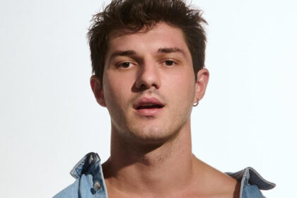 o nikitis toy survivor ntaniel noyrka se nees