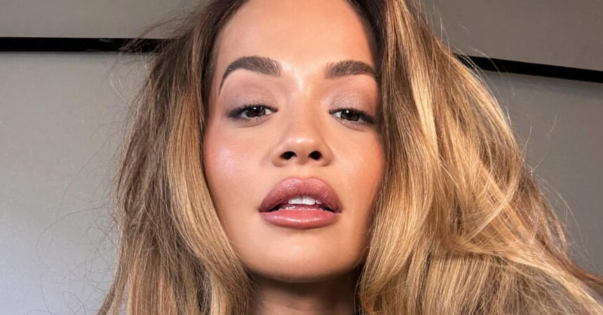 rita ora i tragoydistria entyposiazei me to kafe